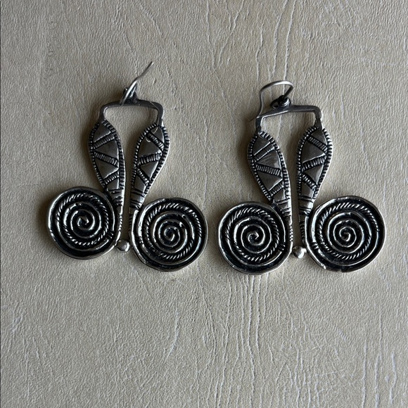 Elegant Silver Spiral Earrings - Picture 1 of 3